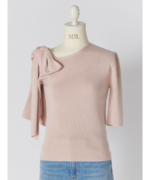 SNIDEL（スナイデル）の「リボンショルダーニットプルオーバー（ニット/セーター・レディース・ピンクベージュ/ブラック/アイボリー・F）」の4枚目の写真