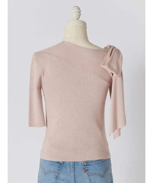 SNIDEL（スナイデル）の「リボンショルダーニットプルオーバー（ニット/セーター・レディース・ピンクベージュ/ブラック/アイボリー・F）」の5枚目の写真