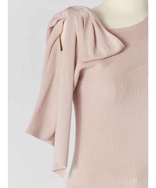 SNIDEL（スナイデル）の「リボンショルダーニットプルオーバー（ニット/セーター・レディース・ピンクベージュ/ブラック/アイボリー・F）」の7枚目の写真