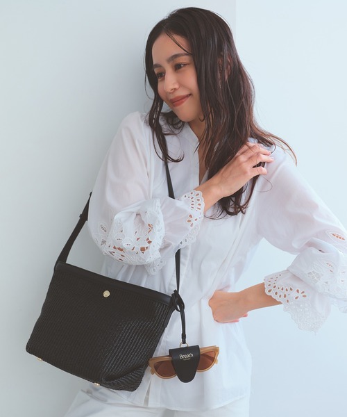 Breath TOPKAPI(ブレストプカピ)の「【Breath TOPKAPI】サングラスホルダー付き レザーコンビ カゴ ショルダーバッグ(ショルダーバッグ・レディース・ブラック/ホワイト/ベージュ・FREE)」の12枚目の写真