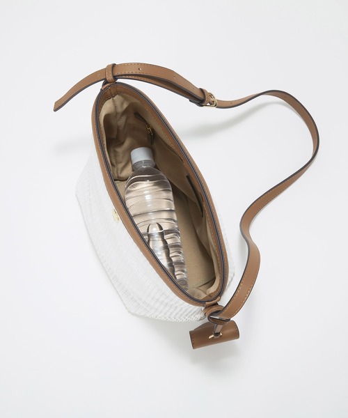 Breath TOPKAPI(ブレストプカピ)の「【Breath TOPKAPI】サングラスホルダー付き レザーコンビ カゴ ショルダーバッグ(ショルダーバッグ・レディース・ブラック/ホワイト/ベージュ・FREE)」の4枚目の写真