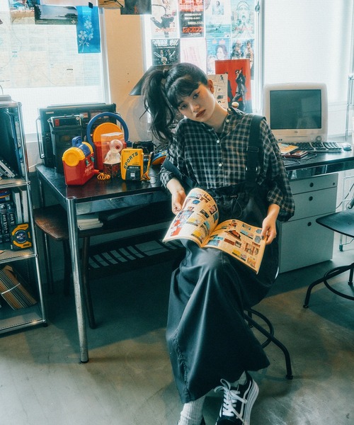 niko and...（ニコアンド）の「[MODE NORM CORE] ミリタリドロストナロージャンスカ（ジャンパースカート・レディース・キャメル/カーキ/ブラック・MEDIUM/LARGE）」の2枚目の写真