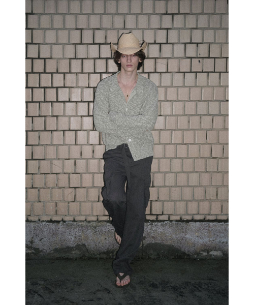 KUME(クメ)の「Men Slub Melange Knitted Cardigan, Olive(ニット/セーター・メンズ・その他・MEDIUM/LARGE)」の2枚目の写真