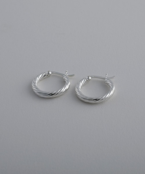 whoseA(フーシー)の「【silver925】Twisted Hoop Pierce / ツイストフープピアス(ピアス(両耳用)・レディース・シルバー・FREE)」の6枚目の写真
