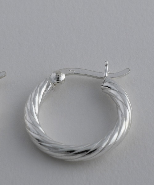 whoseA(フーシー)の「【silver925】Twisted Hoop Pierce / ツイストフープピアス(ピアス(両耳用)・レディース・シルバー・FREE)」の8枚目の写真