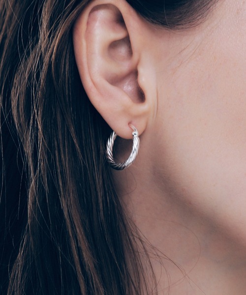 whoseA(フーシー)の「【silver925】Twisted Hoop Pierce / ツイストフープピアス(ピアス(両耳用)・レディース・シルバー・FREE)」の9枚目の写真