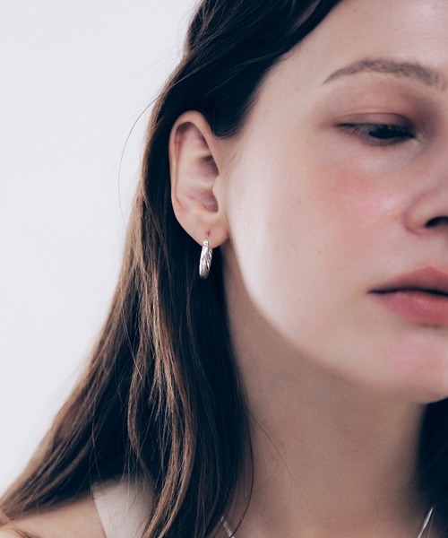 whoseA(フーシー)の「【silver925】Twisted Hoop Pierce / ツイストフープピアス(ピアス(両耳用)・レディース・シルバー・FREE)」の11枚目の写真