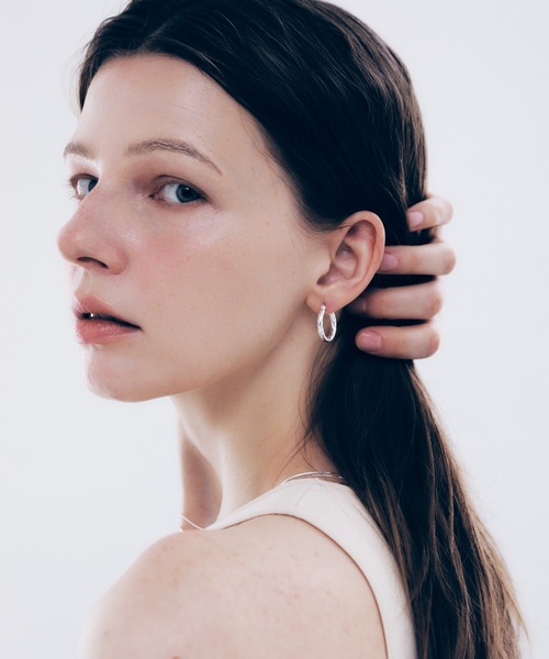 whoseA(フーシー)の「【silver925】Twisted Hoop Pierce / ツイストフープピアス(ピアス(両耳用)・レディース・シルバー・FREE)」の2枚目の写真