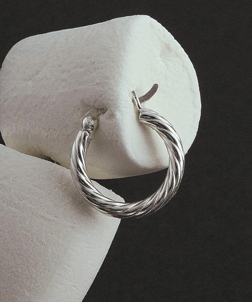 whoseA(フーシー)の「【silver925】Twisted Hoop Pierce / ツイストフープピアス(ピアス(両耳用)・レディース・シルバー・FREE)」の5枚目の写真