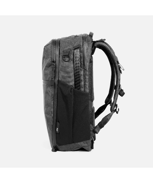 Aer(エアー)の「AER Travel Pack 4 35L Ultra / AER-28071(バックパック/リュック・メンズ・ブラック・FREE)」の4枚目の写真