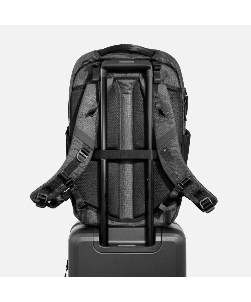 Aer(エアー)の「AER Travel Pack 4 35L Ultra / AER-28071(バックパック/リュック・メンズ・ブラック・FREE)」の7枚目の写真
