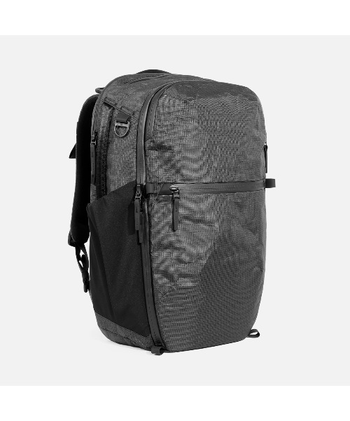 Aer(エアー)の「AER Travel Pack 4 35L Ultra / AER-28071(バックパック/リュック・メンズ・ブラック・FREE)」の2枚目の写真
