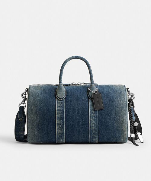 COACH(コーチ)の「コンパス バッグ 35・リジェネラティブ コットン デニム・チャーム(ドラムバッグ・メンズ・ブルー系その他・ONE)」の4枚目の写真