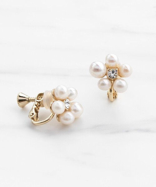 TOCCA(トッカ)の「PEARL GARDEN EARRINGS 淡水イヤリング(イヤリング・レディース・ゴールド系・F)」の1枚目の写真