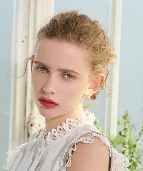 TOCCA(トッカ)の「PEARL GARDEN EARRINGS 淡水イヤリング(イヤリング・レディース・ゴールド系・F)」の5枚目の写真