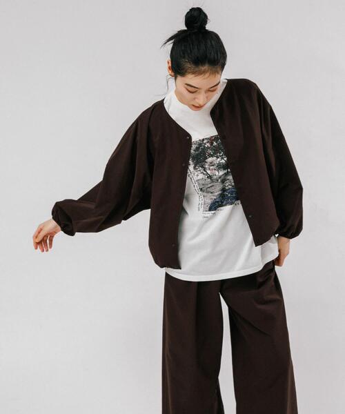 EKAL（エカル）の「フォトプリントショートスリーブTシャツ（Tシャツ/カットソー・レディース・ホワイト/ベージュ/グレー・ONE）」の4枚目の写真