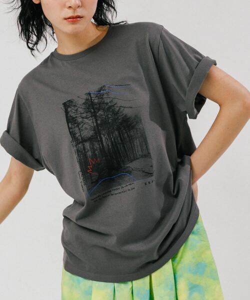 EKAL（エカル）の「フォトプリントショートスリーブTシャツ（Tシャツ/カットソー・レディース・ホワイト/ベージュ/グレー・ONE）」の20枚目の写真