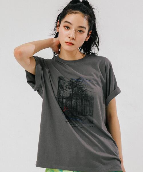 EKAL（エカル）の「フォトプリントショートスリーブTシャツ（Tシャツ/カットソー・レディース・ホワイト/ベージュ/グレー・ONE）」の21枚目の写真