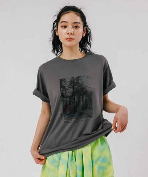 EKAL（エカル）の「フォトプリントショートスリーブTシャツ（Tシャツ/カットソー・レディース・ホワイト/ベージュ/グレー・ONE）」の22枚目の写真