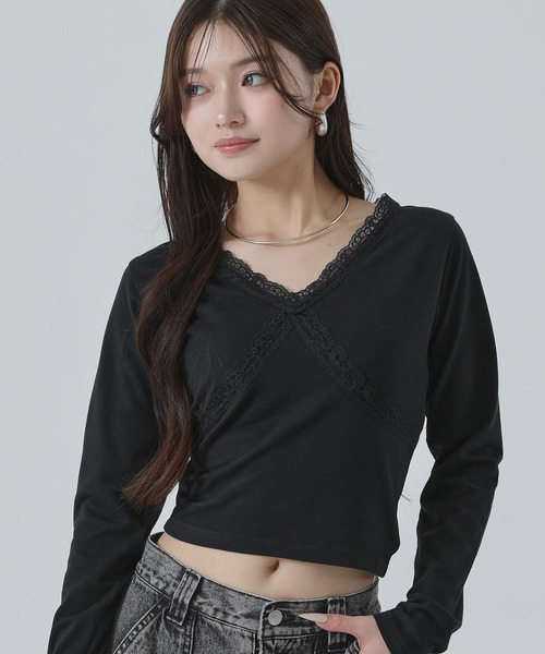ANAP(アナップ)の「クロスレースデザイン クロップド トップス ロンT(Tシャツ/カットソー・レディース・ホワイト/ブラック×ホワイト/ブラック/ラベンダー・F)」の2枚目の写真