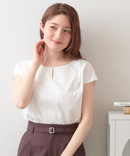 index(インデックス)の「【接触冷感】ビジューキーネックフレンチトップス《UVケア/洗濯機OK/XS~3L/8col》(Tシャツ/カットソー・レディース・ナチュラル/オフホワイト/ネイビー/ピンク/ボルドー/ライトイエロー系/ブラウン系その他/ライトブルー・44/38/36/34/40/42)」の2枚目の写真