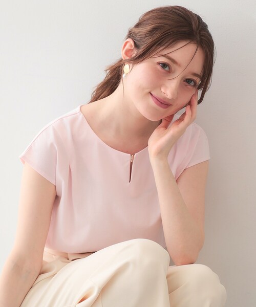index(インデックス)の「【接触冷感】ビジューキーネックフレンチトップス《UVケア/洗濯機OK/XS~3L/8col》(Tシャツ/カットソー・レディース・ナチュラル/オフホワイト/ネイビー/ピンク/ボルドー/ライトイエロー系/ブラウン系その他/ライトブルー・44/38/36/34/40/42)」の7枚目の写真