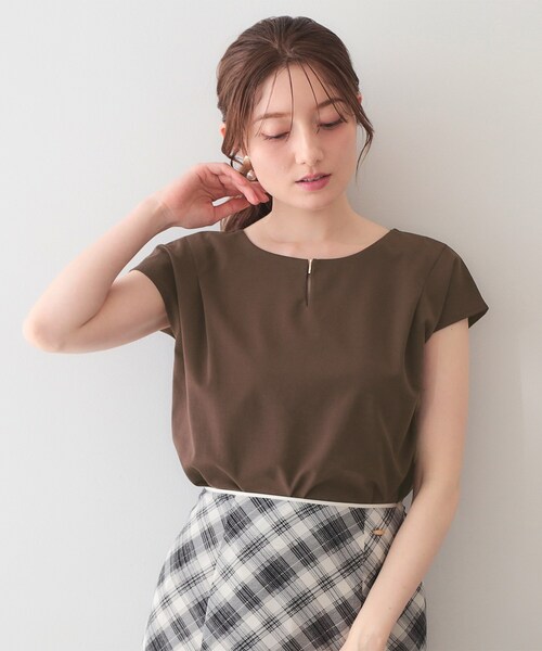 index(インデックス)の「【接触冷感】ビジューキーネックフレンチトップス《UVケア/洗濯機OK/XS~3L/8col》(Tシャツ/カットソー・レディース・ナチュラル/オフホワイト/ネイビー/ピンク/ボルドー/ライトイエロー系/ブラウン系その他/ライトブルー・44/38/36/34/40/42)」の16枚目の写真