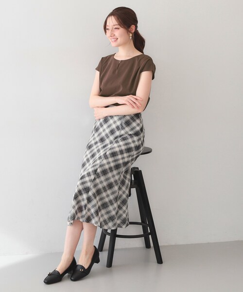 index(インデックス)の「【接触冷感】ビジューキーネックフレンチトップス《UVケア/洗濯機OK/XS~3L/8col》(Tシャツ/カットソー・レディース・ナチュラル/オフホワイト/ネイビー/ピンク/ボルドー/ライトイエロー系/ブラウン系その他/ライトブルー・44/38/36/34/40/42)」の18枚目の写真