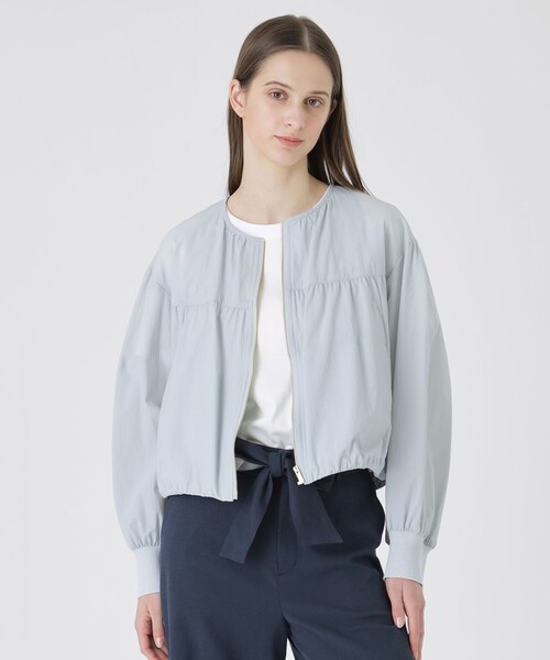 BLUE LABEL CRESTBRIDGE(ブルーレーベルクレストブリッジ)の「【はっ水】シアーナイロンジャケット(ブルゾン・レディース・ブルー/ダークネイビー/オフホワイト・38/36)」の2枚目の写真