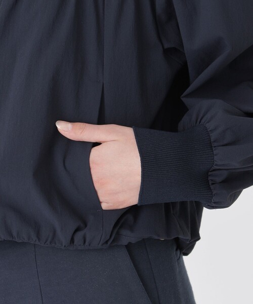 BLUE LABEL CRESTBRIDGE(ブルーレーベルクレストブリッジ)の「【はっ水】シアーナイロンジャケット(ブルゾン・レディース・ブルー/ダークネイビー/オフホワイト・38/36)」の20枚目の写真