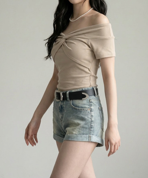 VIVID LADY(ビビッドレディー)の「フロントツイスト オフショルダー 半袖Tシャツ(Tシャツ/カットソー・レディース・ブラウン/ベージュ/グレー・FREE)」の14枚目の写真