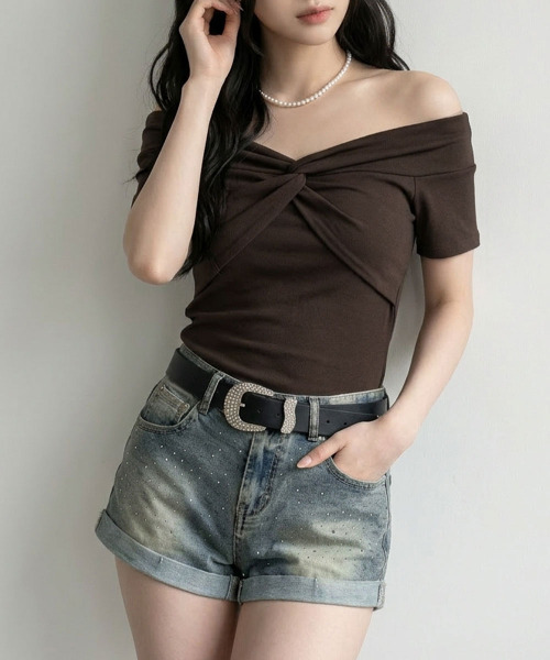 VIVID LADY(ビビッドレディー)の「フロントツイスト オフショルダー 半袖Tシャツ(Tシャツ/カットソー・レディース・ブラウン/ベージュ/グレー・FREE)」の17枚目の写真