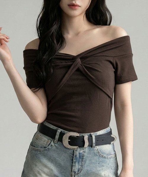 VIVID LADY(ビビッドレディー)の「フロントツイスト オフショルダー 半袖Tシャツ(Tシャツ/カットソー・レディース・ブラウン/ベージュ/グレー・FREE)」の19枚目の写真