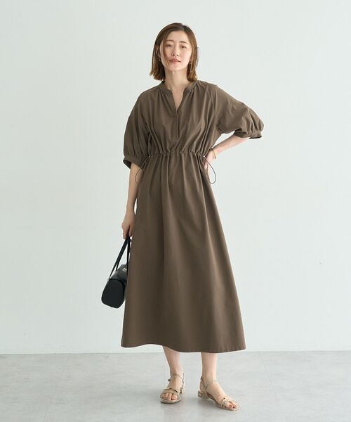YECCA VECCA(イェッカヴェッカ)の「【UVカット】ドロストギャザー袖ワンピース(ワンピース・レディース・ブラック/ブラウン・FREE)」の1枚目の写真