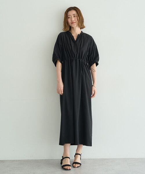 YECCA VECCA(イェッカヴェッカ)の「【UVカット】ドロストギャザー袖ワンピース(ワンピース・レディース・ブラック/ブラウン・FREE)」の2枚目の写真