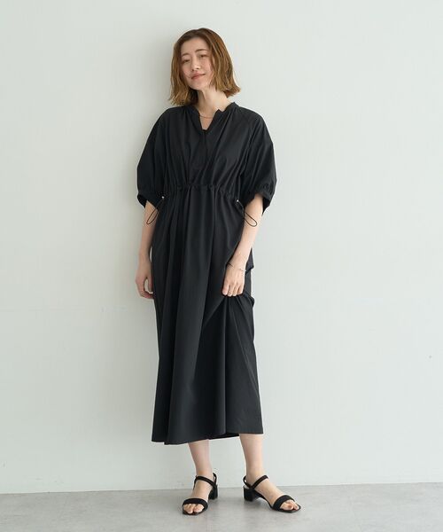 YECCA VECCA(イェッカヴェッカ)の「【UVカット】ドロストギャザー袖ワンピース(ワンピース・レディース・ブラック/ブラウン・FREE)」の3枚目の写真