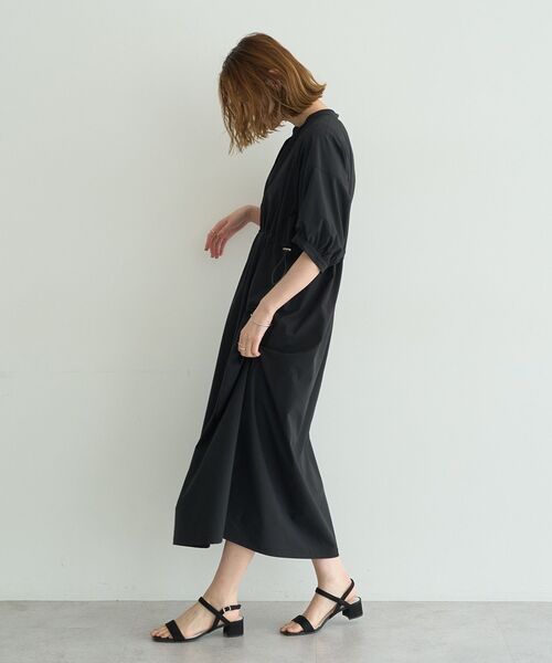 YECCA VECCA(イェッカヴェッカ)の「【UVカット】ドロストギャザー袖ワンピース(ワンピース・レディース・ブラック/ブラウン・FREE)」の6枚目の写真