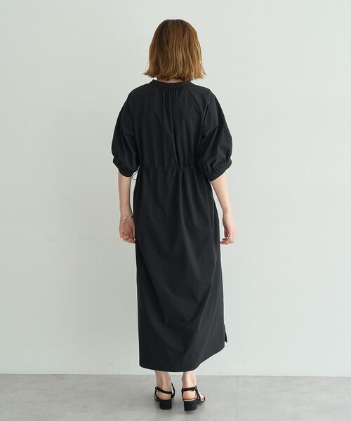 YECCA VECCA(イェッカヴェッカ)の「【UVカット】ドロストギャザー袖ワンピース(ワンピース・レディース・ブラック/ブラウン・FREE)」の7枚目の写真