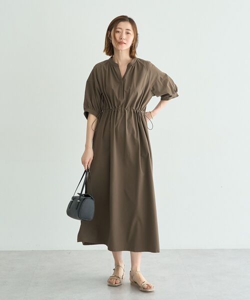 YECCA VECCA(イェッカヴェッカ)の「【UVカット】ドロストギャザー袖ワンピース(ワンピース・レディース・ブラック/ブラウン・FREE)」の8枚目の写真