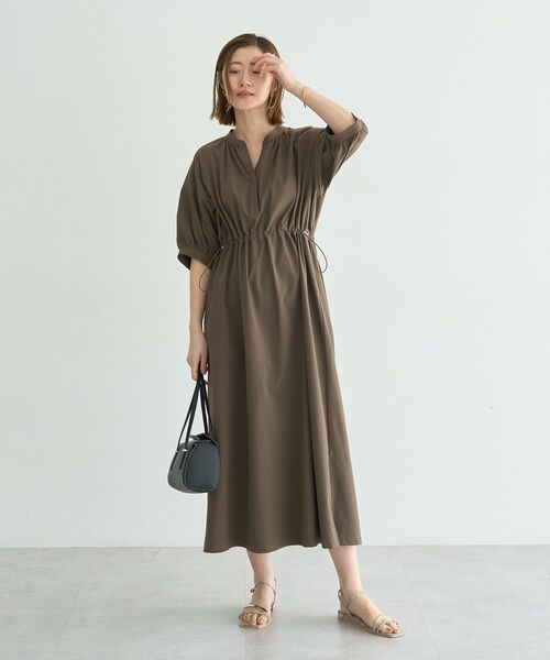 YECCA VECCA(イェッカヴェッカ)の「【UVカット】ドロストギャザー袖ワンピース(ワンピース・レディース・ブラック/ブラウン・FREE)」の9枚目の写真