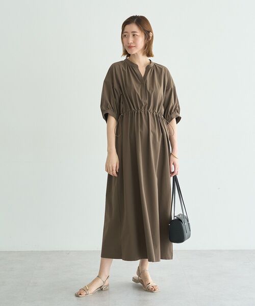 YECCA VECCA(イェッカヴェッカ)の「【UVカット】ドロストギャザー袖ワンピース(ワンピース・レディース・ブラック/ブラウン・FREE)」の10枚目の写真