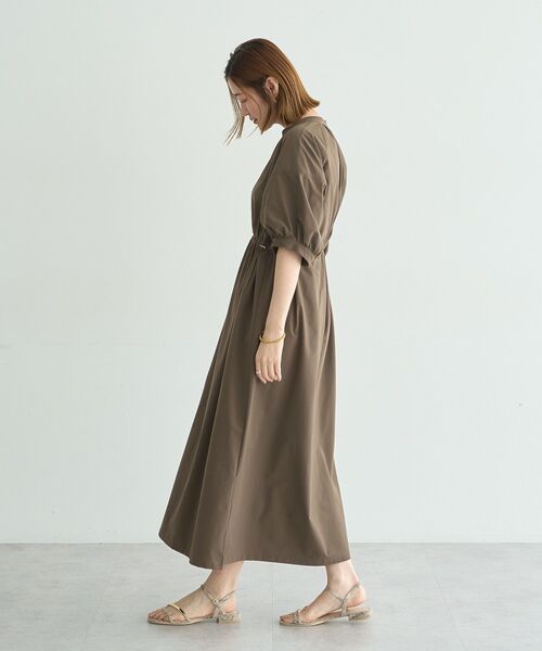 YECCA VECCA(イェッカヴェッカ)の「【UVカット】ドロストギャザー袖ワンピース(ワンピース・レディース・ブラック/ブラウン・FREE)」の11枚目の写真