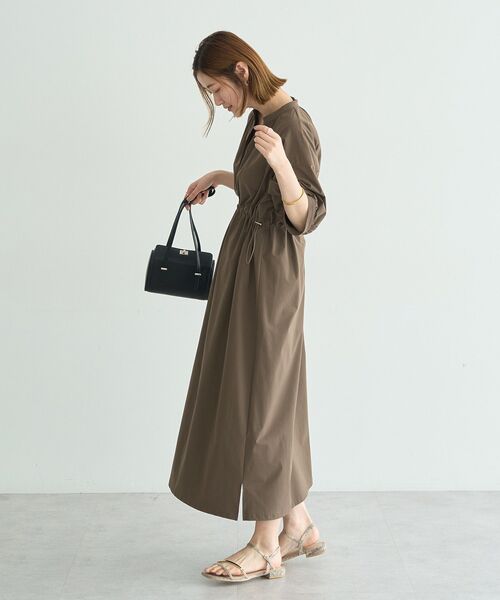 YECCA VECCA(イェッカヴェッカ)の「【UVカット】ドロストギャザー袖ワンピース(ワンピース・レディース・ブラック/ブラウン・FREE)」の12枚目の写真