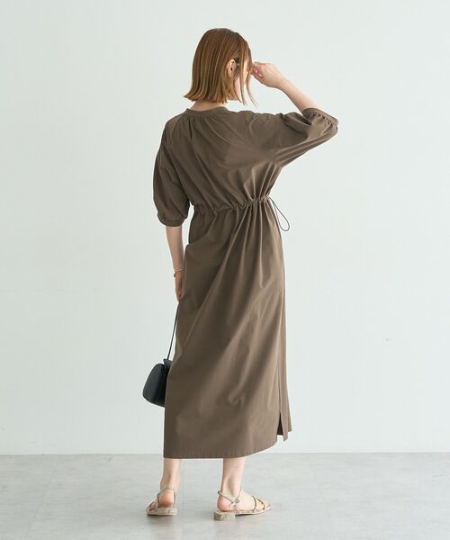 YECCA VECCA(イェッカヴェッカ)の「【UVカット】ドロストギャザー袖ワンピース(ワンピース・レディース・ブラック/ブラウン・FREE)」の14枚目の写真