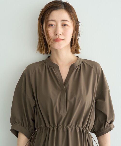 YECCA VECCA(イェッカヴェッカ)の「【UVカット】ドロストギャザー袖ワンピース(ワンピース・レディース・ブラック/ブラウン・FREE)」の15枚目の写真