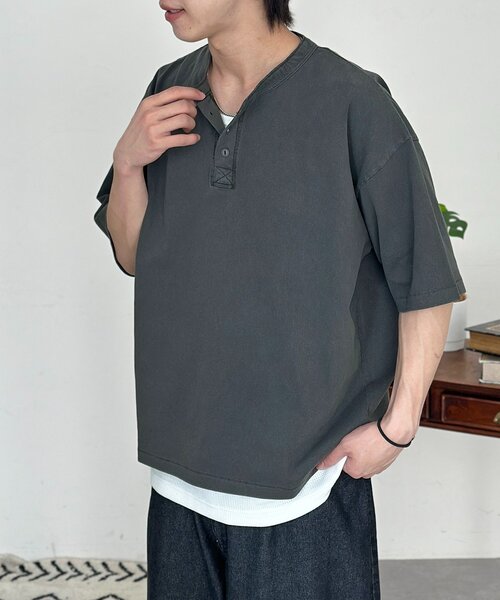 CPCM(シーピーシーエム)の「ベーシックカラーピグメントヘンリーT(Tシャツ/カットソー・メンズ・ブラック/ホワイト/ネイビー・MEDIUM/LARGE)」の2枚目の写真