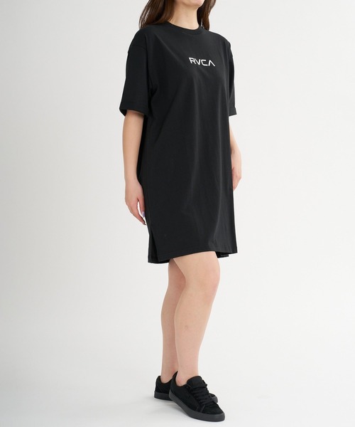 RVCA（ルーカ）の「RVCA ウィメンズ LOOSE FIT SS LOGO DRESS ワンピース 【2026年春夏モデル】（ワンピース・レディース・ホワイト/ブラック/キャメル・MEDIUM）」の2枚目の写真