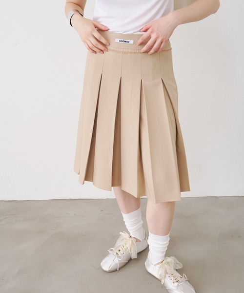 SOEMIN（ソミン）の「Box pleats midi skirt／ミディ丈ボックスプリーツスカート（スカート・レディース・チャコールグレー/ベージュ・FREE）」の13枚目の写真