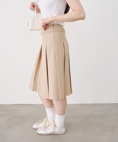 SOEMIN（ソミン）の「Box pleats midi skirt／ミディ丈ボックスプリーツスカート（スカート・レディース・チャコールグレー/ベージュ・FREE）」の17枚目の写真