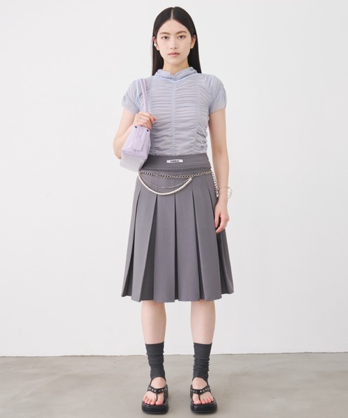 SOEMIN（ソミン）の「Box pleats midi skirt／ミディ丈ボックスプリーツスカート（スカート・レディース・チャコールグレー/ベージュ・FREE）」の4枚目の写真